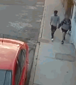 路上で強盗に襲われたカップル、恋人を置き去りにして逃げた男性に非難の声（メキシコ）