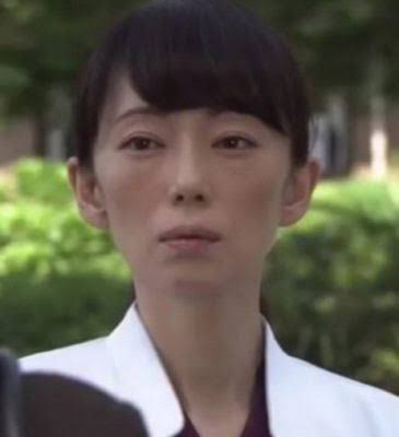 葉月里緒奈、氷のうで脳天を冷やして気合のゴルフ！　「暑くても綺麗だな」の声