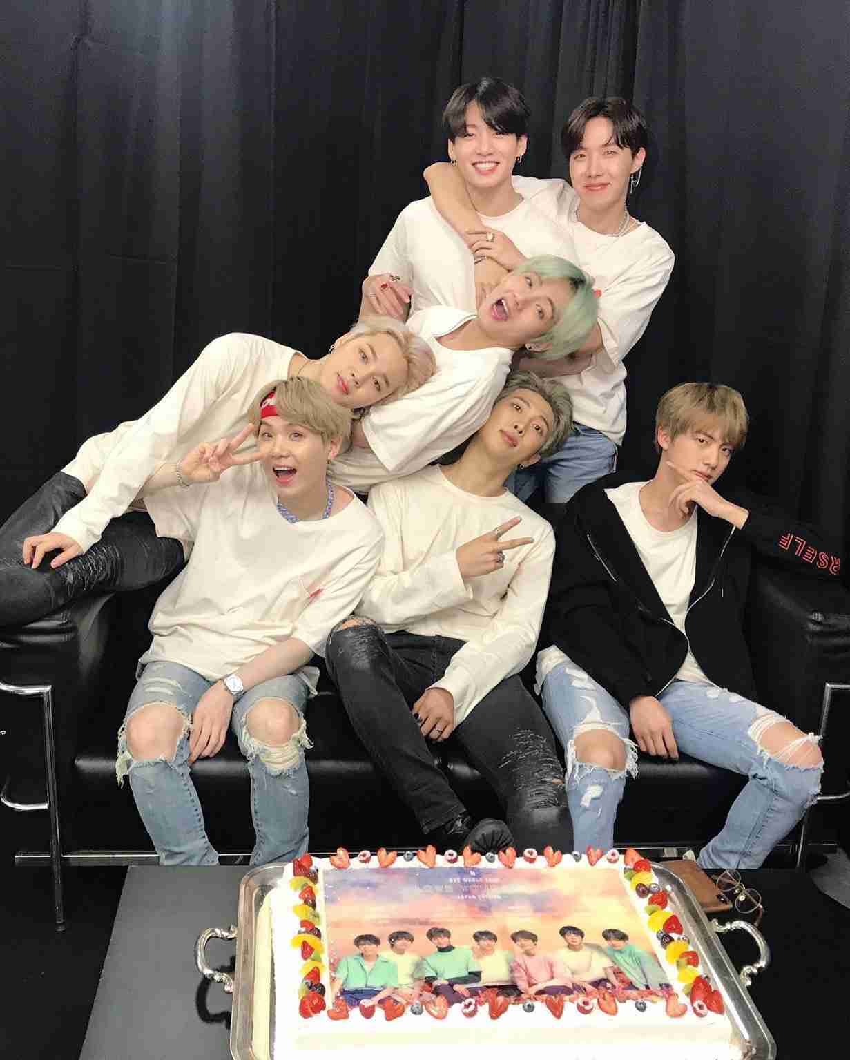 BTS 活動を一時中止 ソロ活動専念へ YouTubeで発表