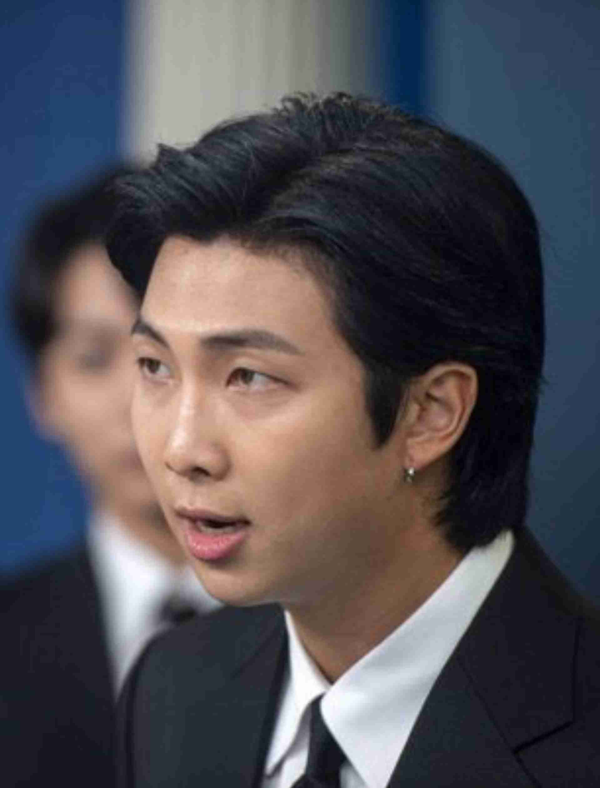 BTS 活動を一時中止 ソロ活動専念へ YouTubeで発表