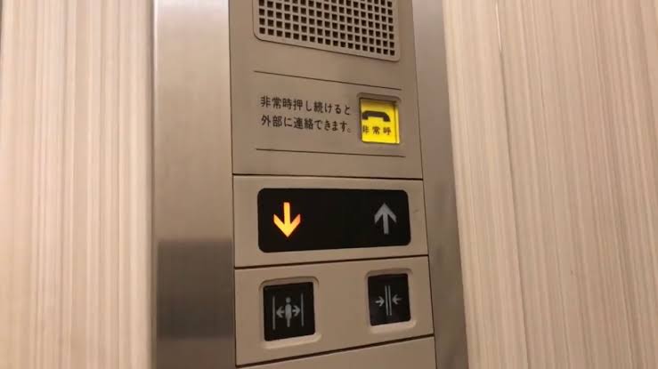 エレベーター内の鏡の意味は？　本来の目的に「知らなかった」の声