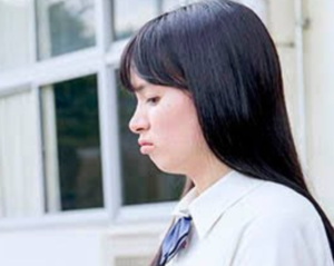 横顔ブスの人