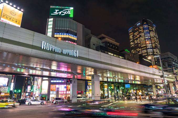 3年間で1000万円ホストに使った20代女性を取材。「ホストに1000万円使えるけど、1000円のアイライナーを買うのに躊躇する」