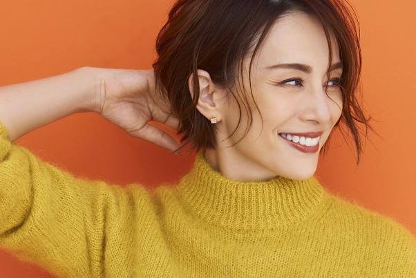 米倉涼子　顔面アップの芸術的ショットにファンため息「パールより綺麗」「朝からステキ」