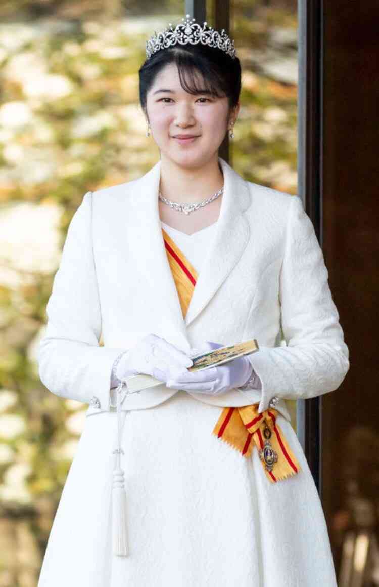 横目する人、すること