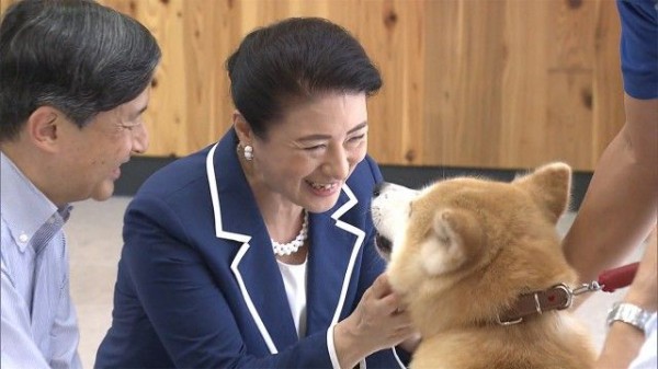 横目する人、すること