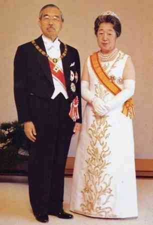 横目する人、すること