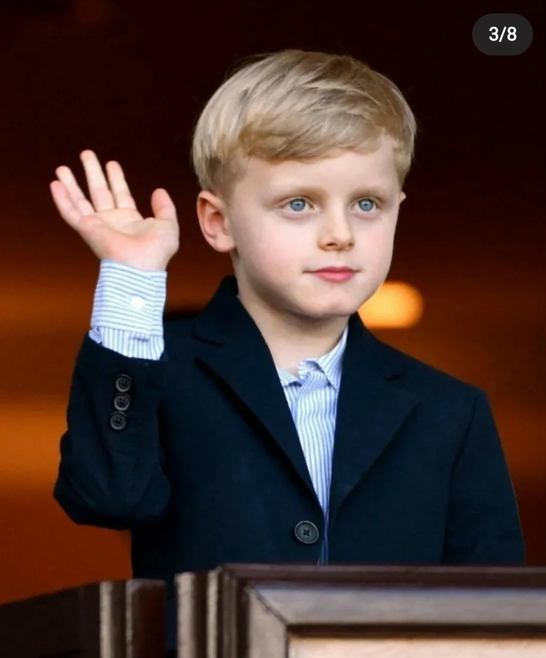 横目する人、すること