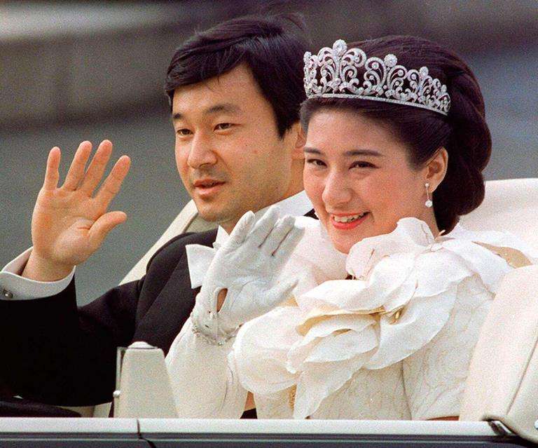 横目する人、すること