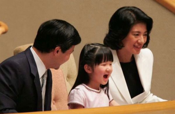 横目する人、すること