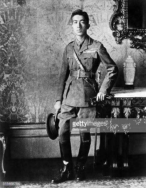 横目する人、すること