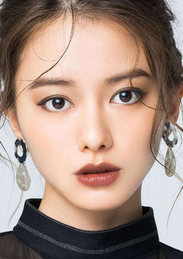 濃いメイクが似合うと思う芸能人、似合わないと思う芸能人