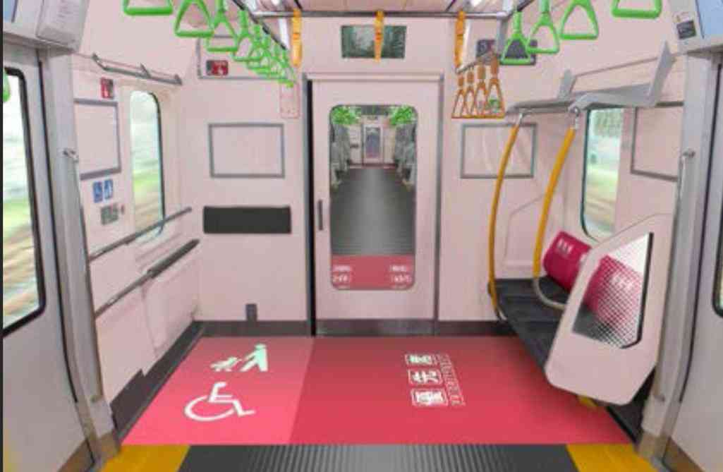 赤ちゃんの電車デビュー