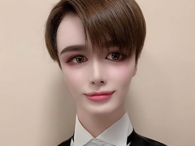 【閲覧注意？】Matt、ヒアルロン酸入れた唇のドアップ公開「アンジーみたいに線入って嬉しい」　ネットは「凄い」