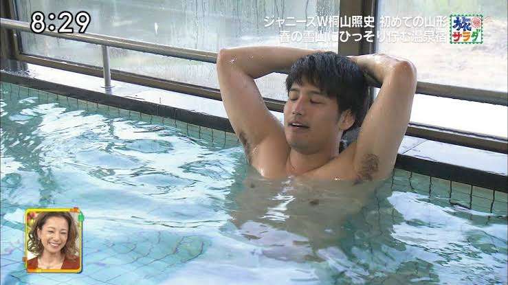 ジャニーズWEST小瀧望、“甘え上手な後輩”の眼差しで「Oggi」表紙　オフィスラブの夢展開