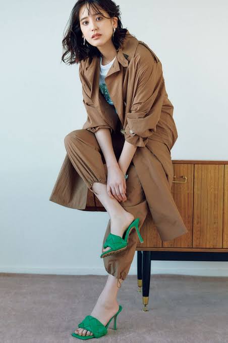 吉岡里帆、黒ワンピのクールビューティーショットで抜群のスタイル披露「めっちゃ素敵です」