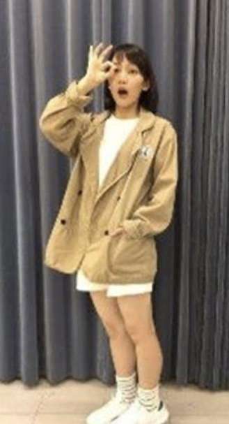 吉岡里帆、黒ワンピのクールビューティーショットで抜群のスタイル披露「めっちゃ素敵です」