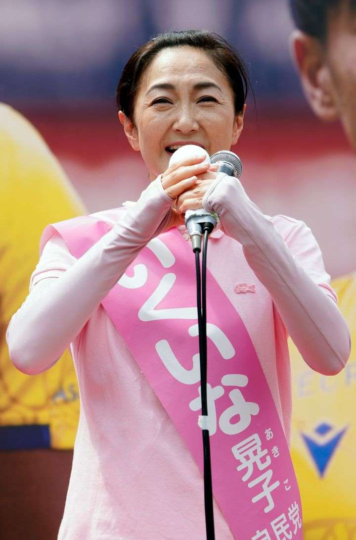生稲晃子氏 新人なのにすっかり“センセイ“待遇…政界ご出勤は「運転手付き黒塗りクラウン」