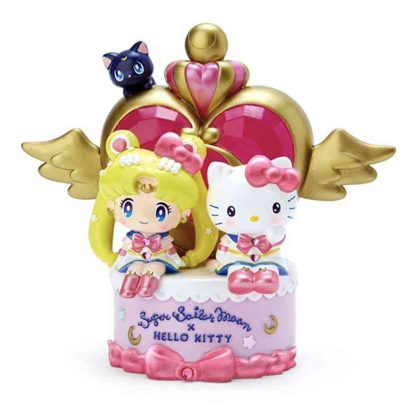 サンリオ×『美少女戦士セーラームーン』“お揃いコスチューム”のマスコットホルダーやミラー