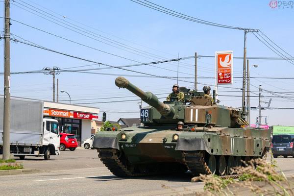 救急車「到着できない!」譲らない車が原因で緊急事態!? 「知らんぷり」SNSで指摘も?一般車両の取るべき対応とは