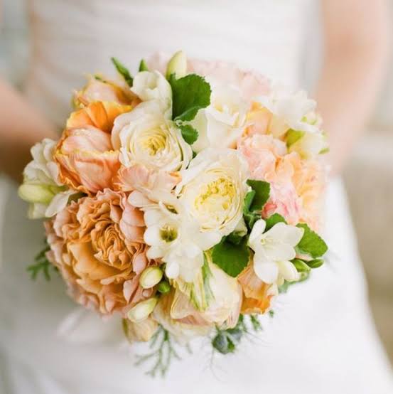 友達への結婚報告のタイミングはいつ？