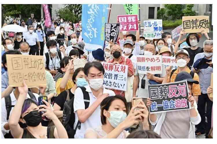 菅義偉前首相 安倍元首相は「寂しがり屋でもありました」、銃撃の一報受け「そばにいてやりたい」と奈良へ