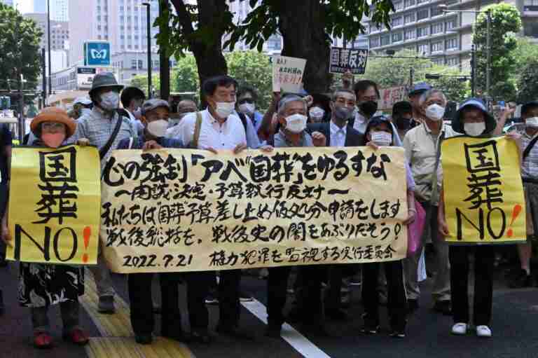 菅義偉前首相　安倍元首相は「寂しがり屋でもありました」、銃撃の一報受け「そばにいてやりたい」と奈良へ