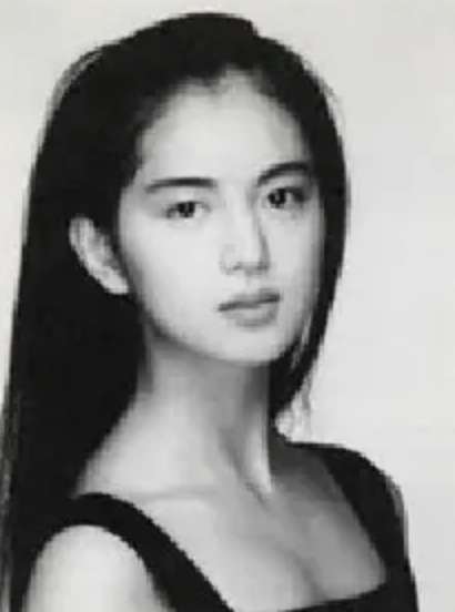 仲村トオル＆鷲尾いさ子の長女・美緒　ハイジュエリーブランド「NADIA」の顔に
