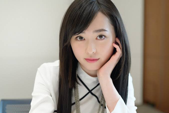 色白だと思う芸能人は？