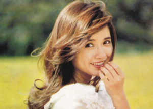 風吹ジュン、70歳最新ショットの美しさに衝撃…茶髪のロングヘア＆艶美肌で奇跡の美貌