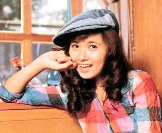 風吹ジュン、70歳最新ショットの美しさに衝撃…茶髪のロングヘア＆艶美肌で奇跡の美貌