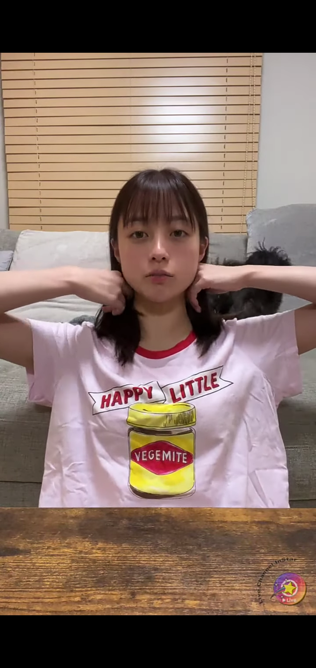 橋本環奈、メンソレータムのナース帽ショットが「ヤバ…可愛いすぎ」「天使」と話題