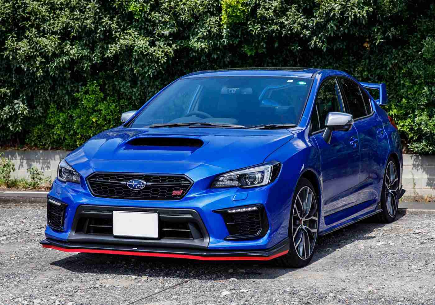 「令和のデート車」セダンが人気!?「クラウン vs スカイライン」女性ウケが良いのはどっち?