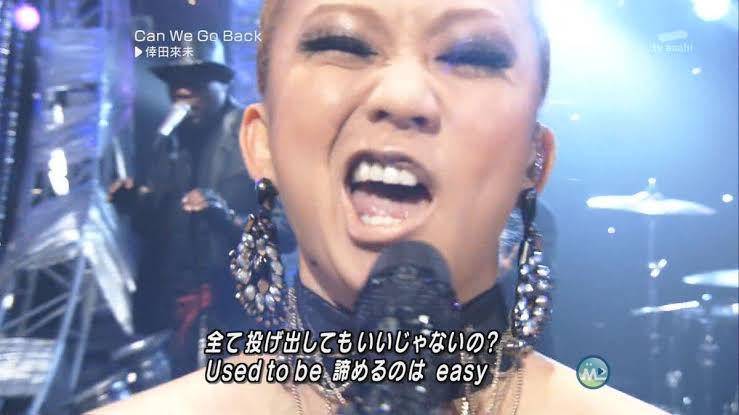 倖田來未、パリで肌見せ私服姿＆腰のタトゥー披露「スタイル良すぎてやばい！」「絵になる」の声