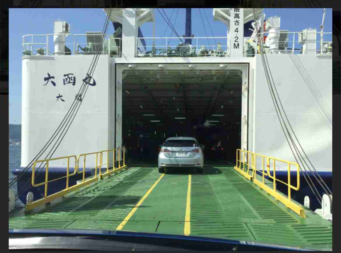 フェリー乗客行方不明に 海に転落の可能性も