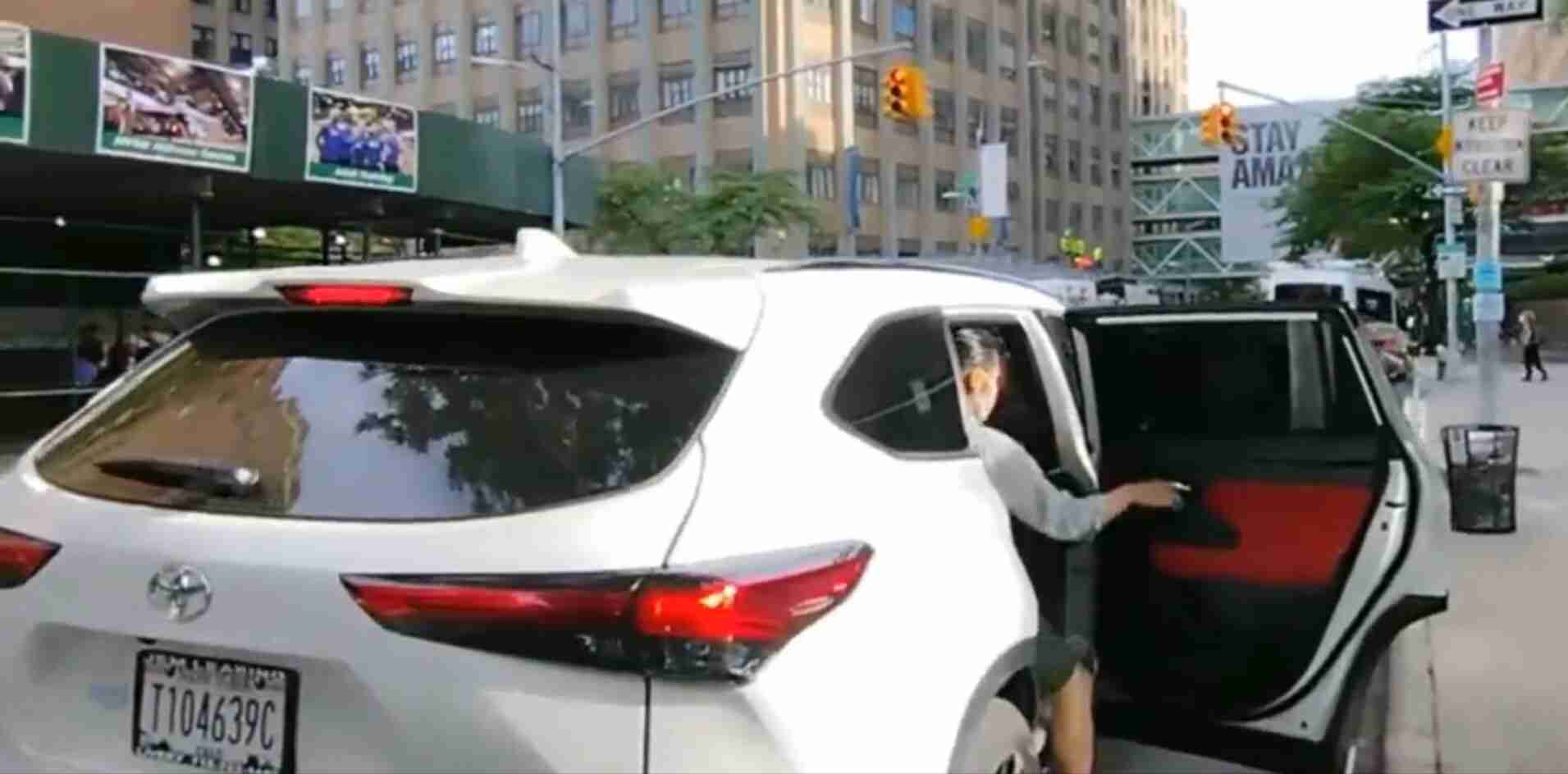 バルコニーからはしご車で男性救助 金沢・片町のビル