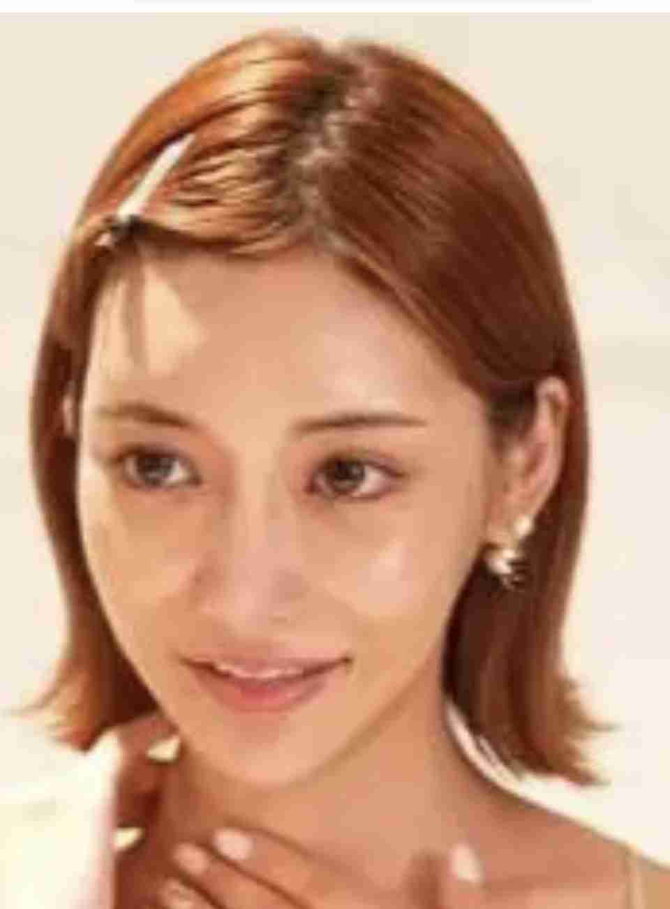 明日花キララ「日本第1号」の高級ダイヤモンドジュエリー公開「パパ活ではありません」