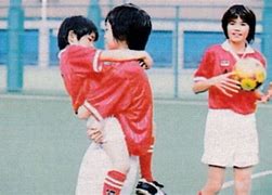 千鳥もサンドも2.5次元も…お笑いコンビ人気のカギは“男同士のイチャイチャ感”にあり