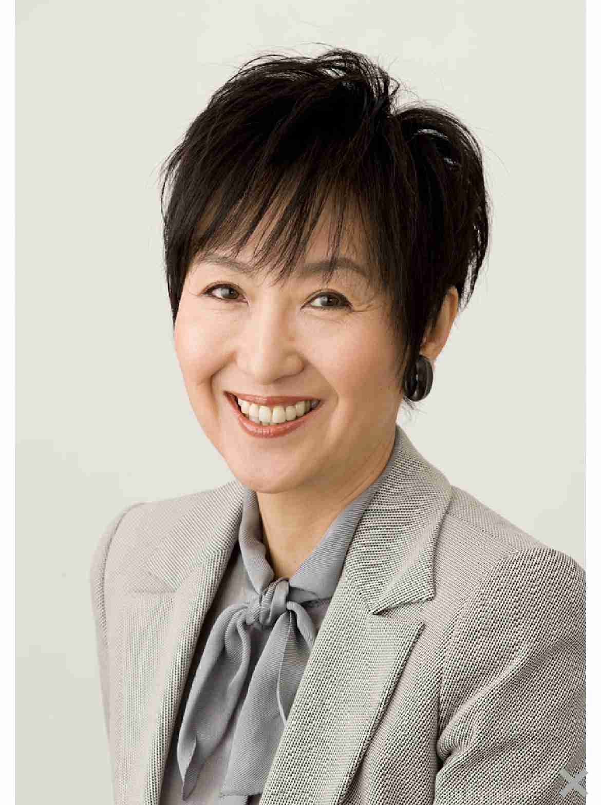 小川彩佳アナ「アナウンサーカレンダー」に疑問「足元から」のカメラにも苦言