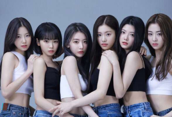 宮脇咲良『SEE LV』レセプションイベント登場 ルイ・ヴィトン纏いミニスカートから美脚