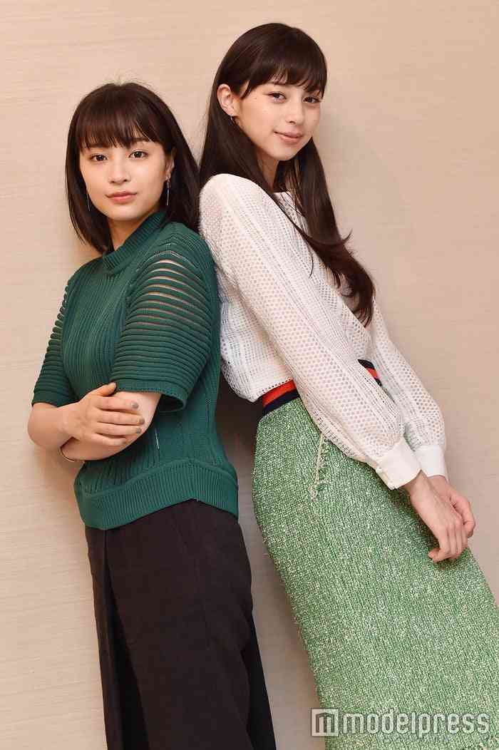 宮脇咲良『SEE LV』レセプションイベント登場 ルイ・ヴィトン纏いミニスカートから美脚