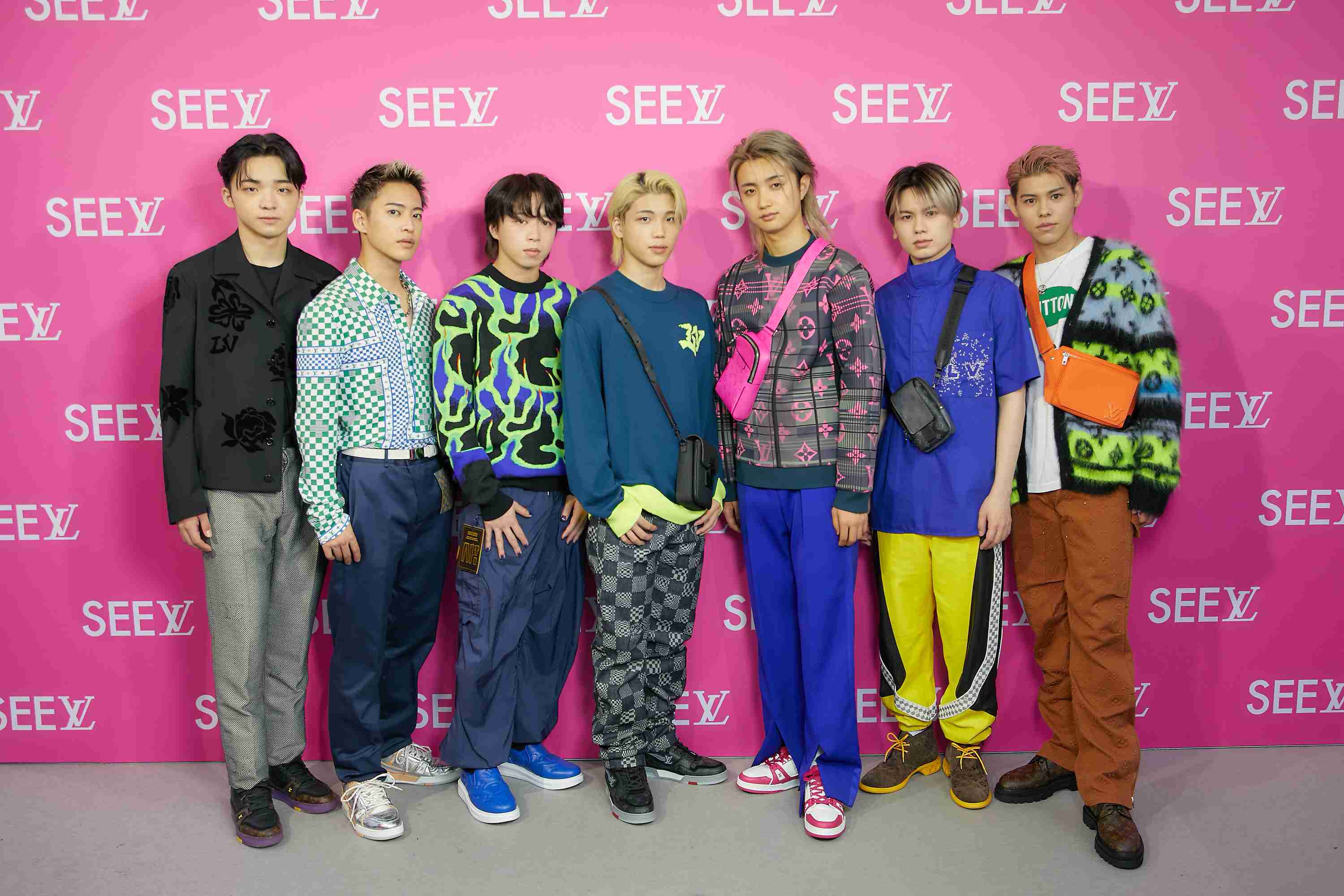 宮脇咲良『SEE LV』レセプションイベント登場 ルイ・ヴィトン纏いミニスカートから美脚