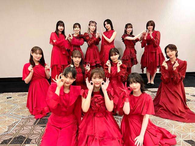 宮脇咲良『SEE LV』レセプションイベント登場 ルイ・ヴィトン纏いミニスカートから美脚