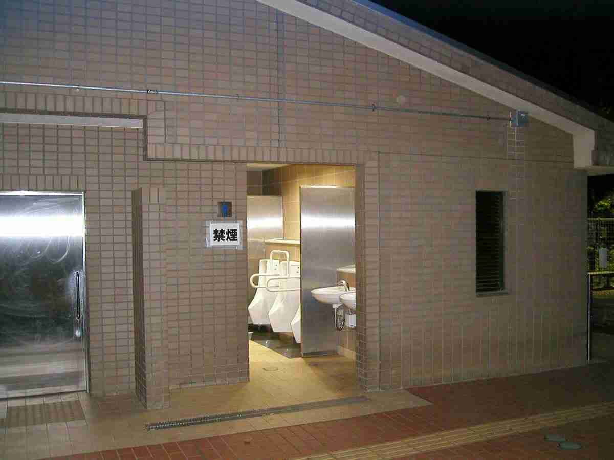 “本当はイヤなのに 男湯・男性トイレに女性清掃員 なぜOK？”