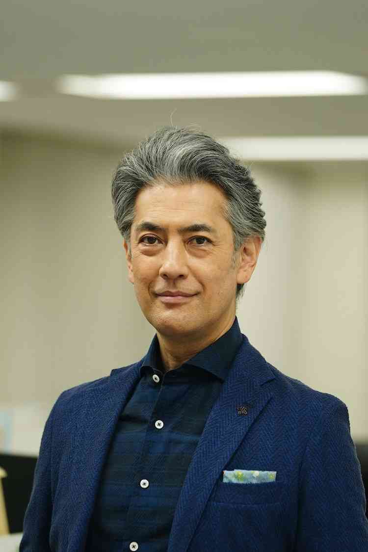 川崎麻世、59歳現在の姿がイケオジ!6日間で4・5キロ減量にも成功「カッコイイ」「足長い」