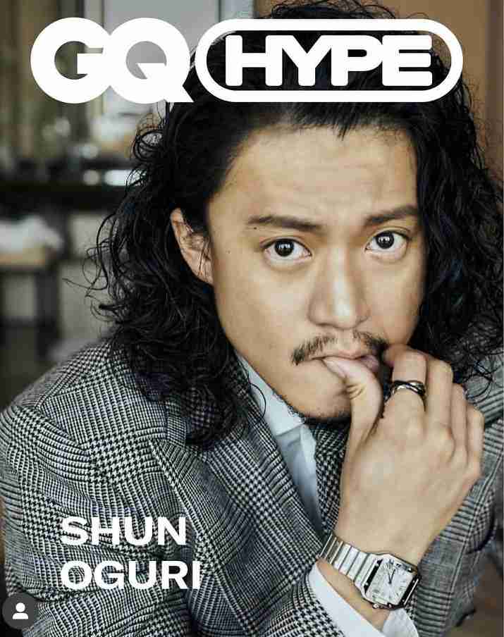 小栗旬と山田優 結婚10年目の“恋人つなぎ”デート「誕生日には黄色のバラを」