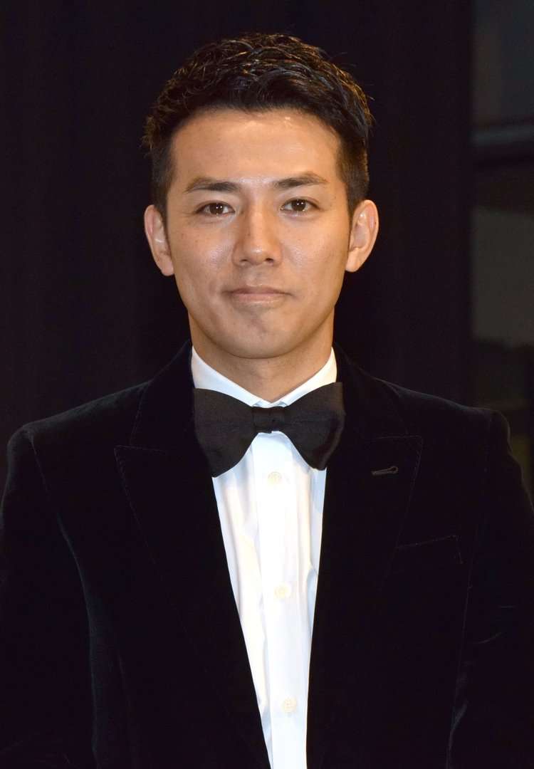 「何で!?」まさかの訪問者登場にファン騒然…綾部祐二、LA暮らしの44歳おしゃれ私服姿