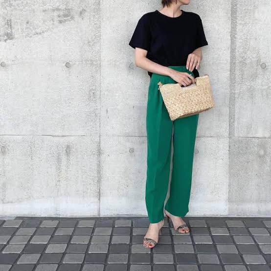 流行の「柄パンツ」パジャマに見えるはき方してない?洗練させる簡単コツ