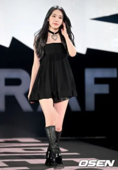 「LE SSERAFIM」宮脇咲良 純白ミニワンピ姿公開に反響「かわいいが渋滞」「美しい天使」