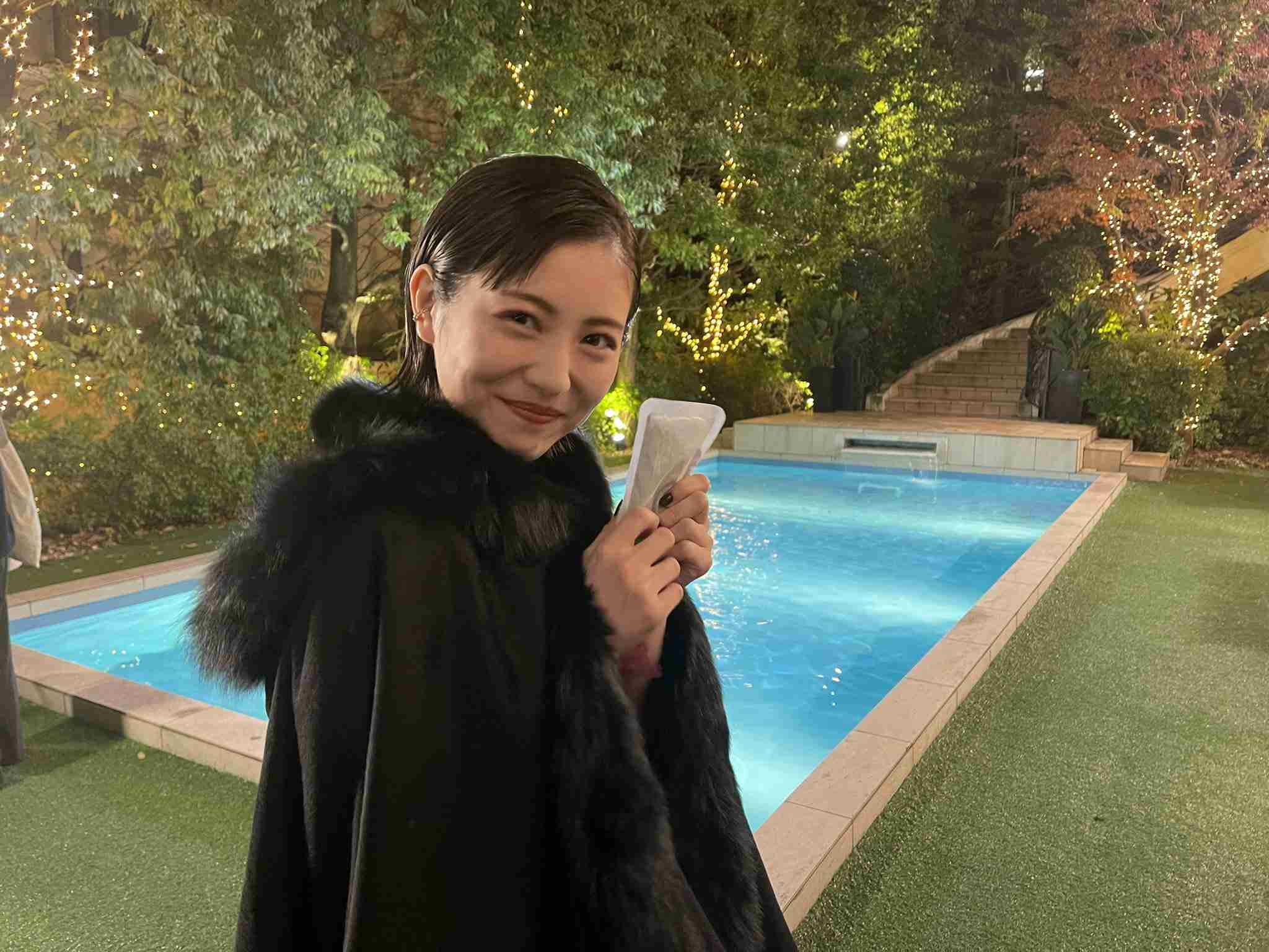 浜辺美波“ダブルピース”で誕生日報告、22歳の抱負も